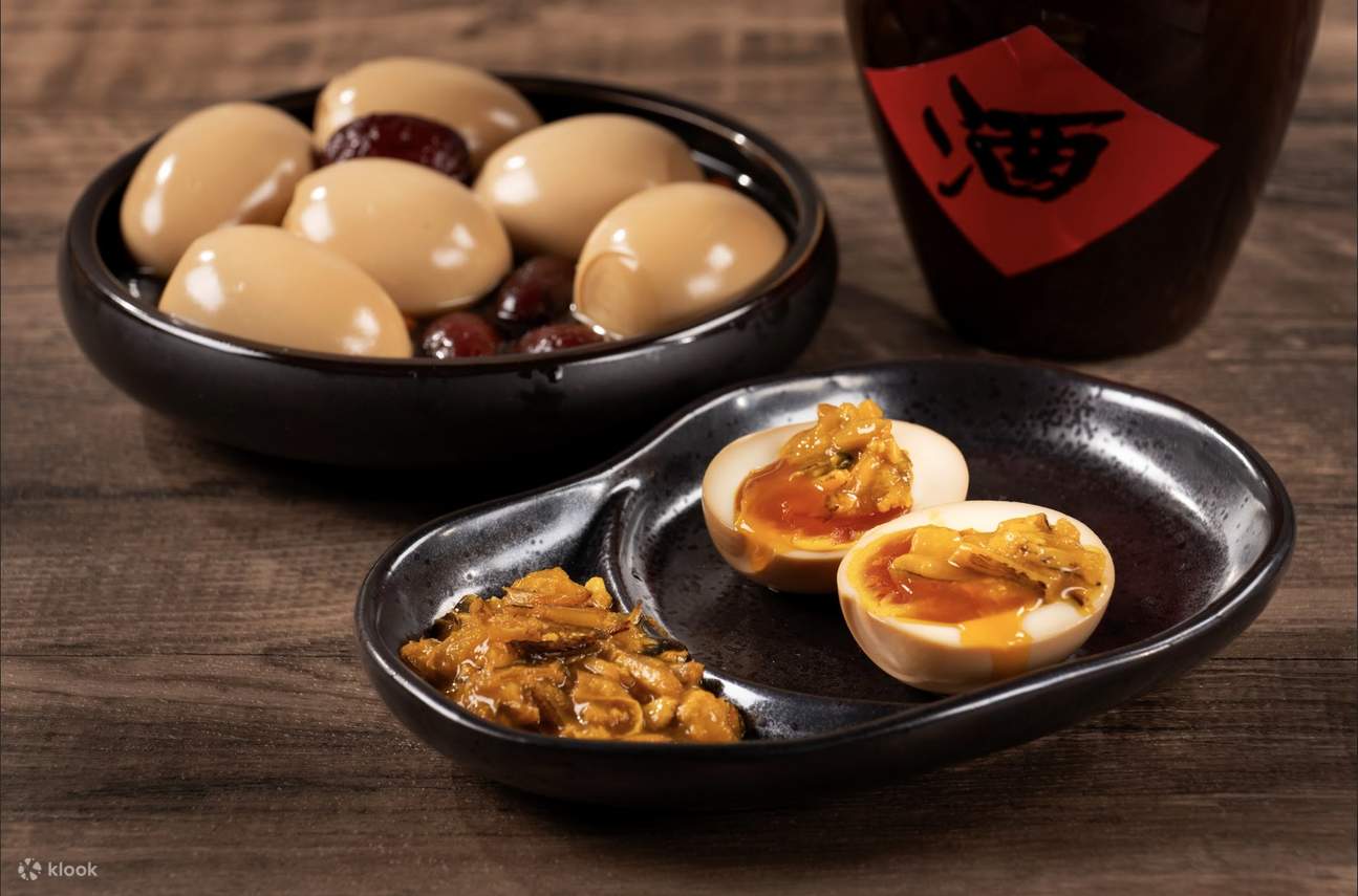 Uovo alla coque con tuorlo marinato in salsa Shaoxing e granchio